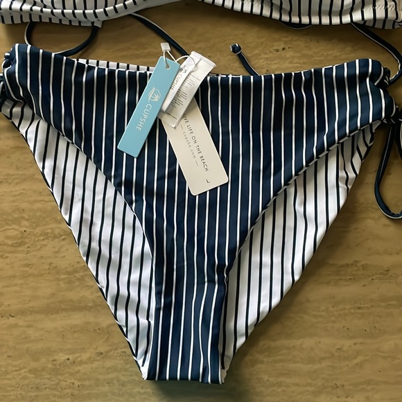 Cupshe two piece size L - Picture 5 of 9